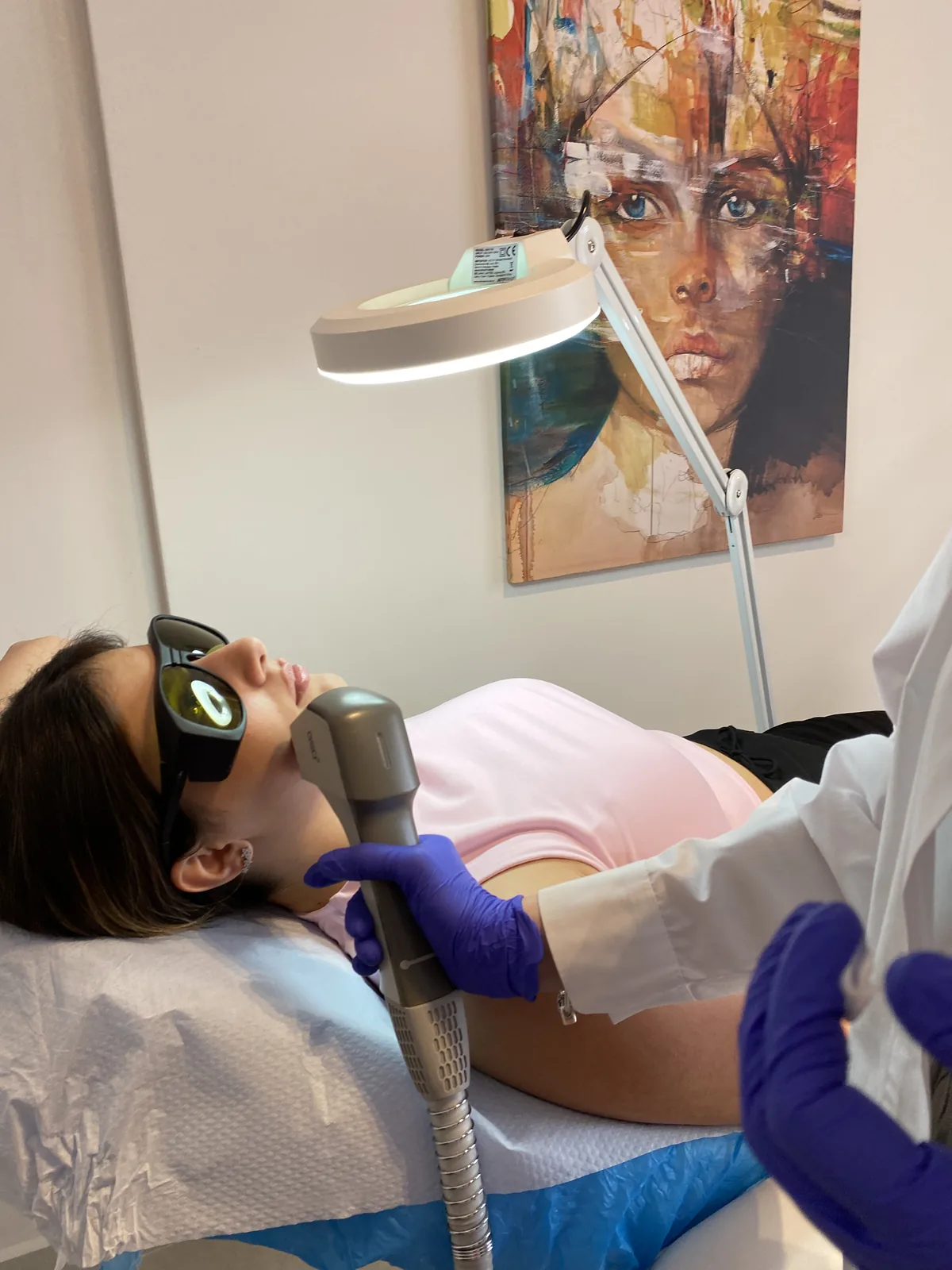 Δοκιμαστική συνεδρία laser σε μικρή περιοχή στο Medithea